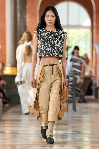 Look 37